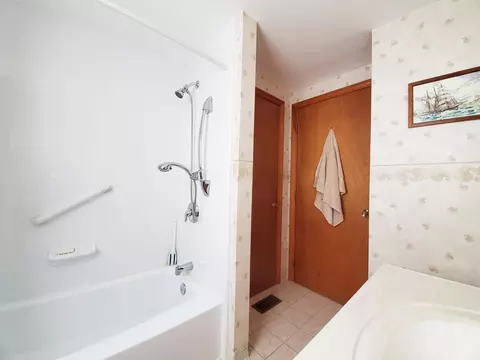 Bath - 50 Wiley Ln, Eastham, MA 02642 photo 4 of 4