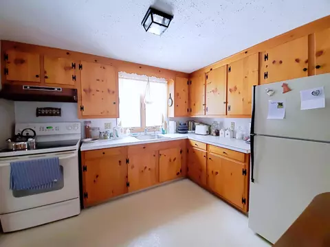 Kitchen - 50 Wiley Ln, Eastham, MA 02642 photo 3 of 8