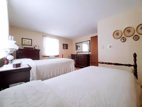 Bedroom - 50 Wiley Ln, Eastham, MA 02642 photo 7 of 8