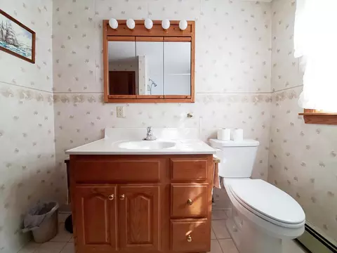 Bath - 50 Wiley Ln, Eastham, MA 02642 photo 2 of 4