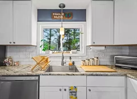 75 Barbara Rd, Raynham, MA 02767 photo 3