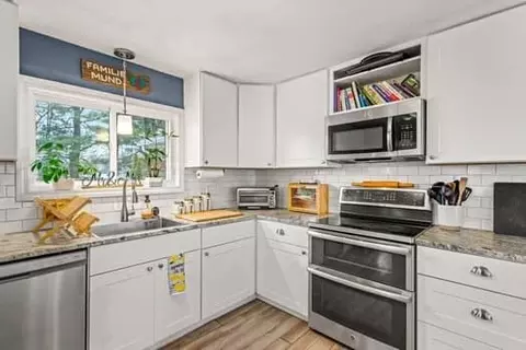 75 Barbara Rd, Raynham, MA 02767 photo 2