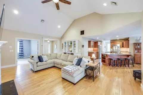 Living - 12 Penelope Rd, Bourne, MA 02532 photo 2 of 7