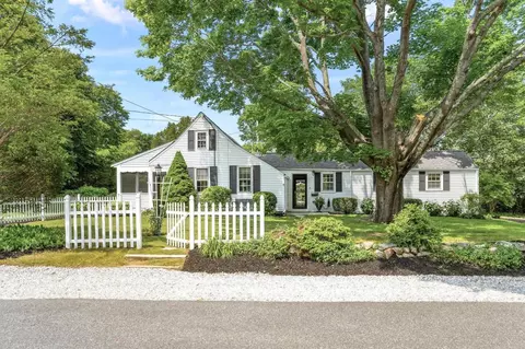 Exterior - 4 Dunaskin Rd, Centerville, MA 02632 photo 1 of 6
