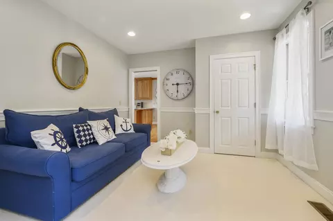Living - 2 Daffodil Ln, West Barnstable, MA 02668 photo 6 of 8