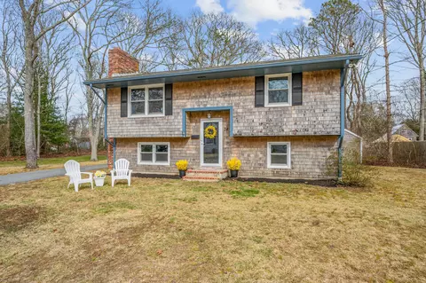 Exterior - 34 Bee Ln, Centerville, MA 02632 photo 1 of 6