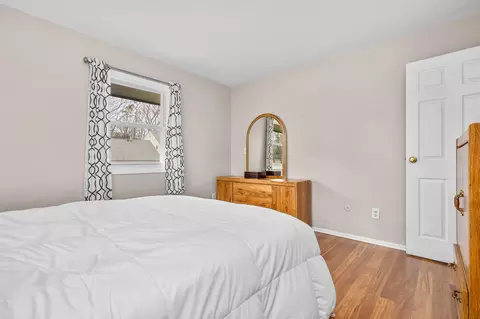 Bedroom - 34 Bee Ln, Centerville, MA 02632 photo 4 of 6