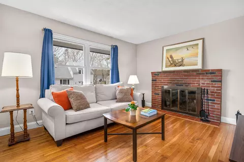 Living - 34 Bee Ln, Centerville, MA 02632 photo 1 of 5