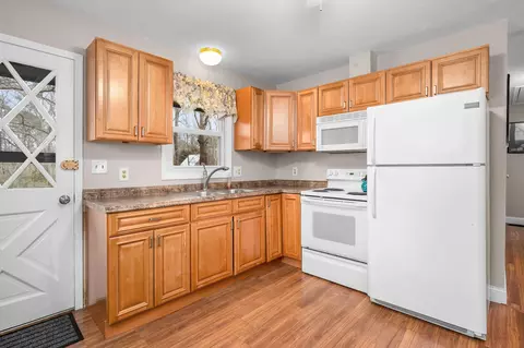 Kitchen - 34 Bee Ln, Centerville, MA 02632 photo 1 of 3