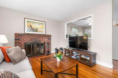 Living - 34 Bee Ln, Centerville, MA 02632 photo 2 of 5