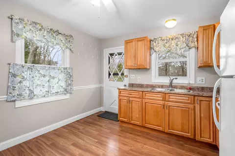 Kitchen - 34 Bee Ln, Centerville, MA 02632 photo 3 of 3