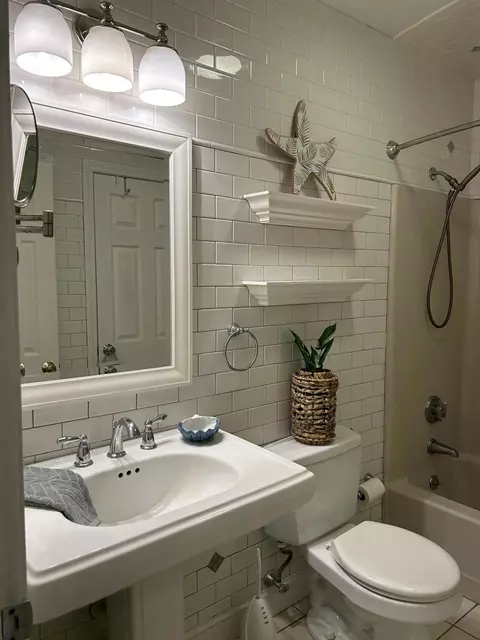 Bath - 48 Camp St #9, Hyannis, MA 02601 photo 4 of 4