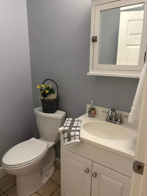 Bath - 48 Camp St #9, Hyannis, MA 02601 photo 2 of 4