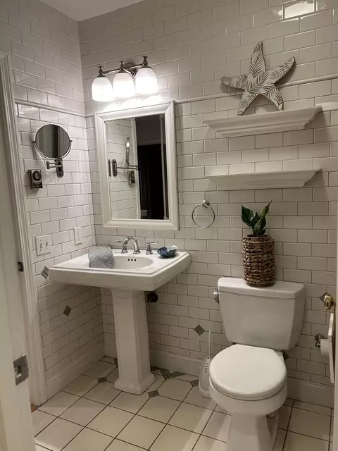 Bath - 48 Camp St #9, Hyannis, MA 02601 photo 3 of 4