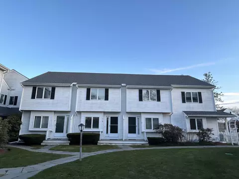 Exterior - 48 Camp St #9, Hyannis, MA 02601 photo 4 of 8