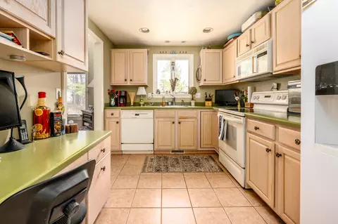 Kitchen - 14 Executive Dr, Mashpee, MA 02649 photo 1 of 2