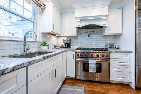 Kitchen - 117 Spice Ln, Osterville, MA 02655 photo 4 of 4