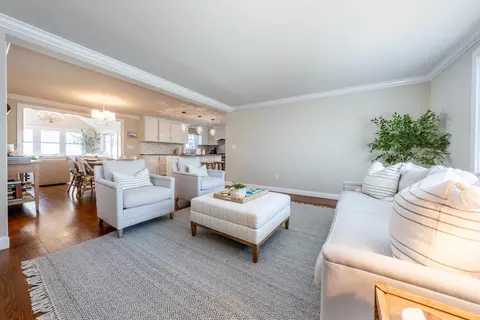 Living - 117 Spice Ln, Osterville, MA 02655 photo 5 of 9