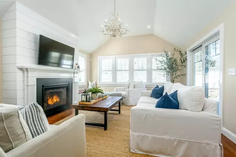 Living - 117 Spice Ln, Osterville, MA 02655 photo 1 of 9