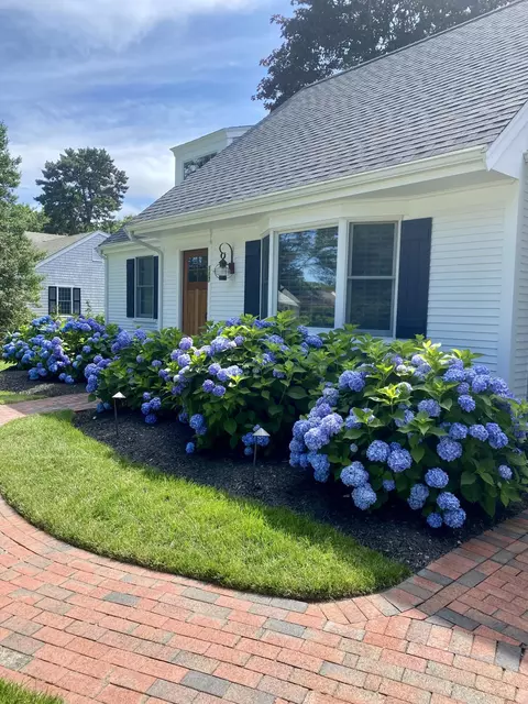 Exterior - 117 Spice Ln, Osterville, MA 02655 photo 3 of 8