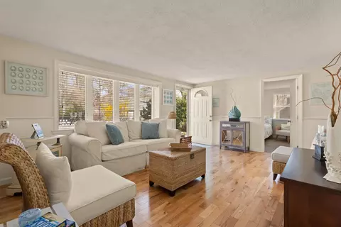 Living - 34 Cappawack Rd, Mashpee, MA 02649 photo 5 of 6