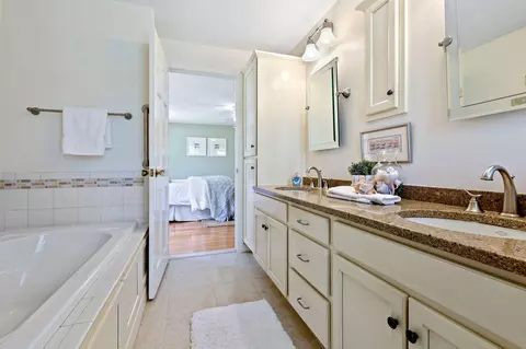 Bath - 89 Screecham Way, Cotuit, MA 02635 photo 5 of 6
