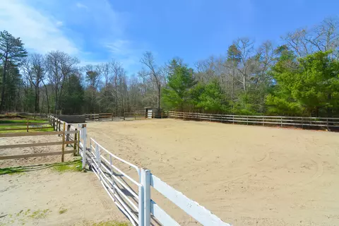 Exterior - 836 Cotuit Rd, Mashpee, MA 02649 photo 18 of 21