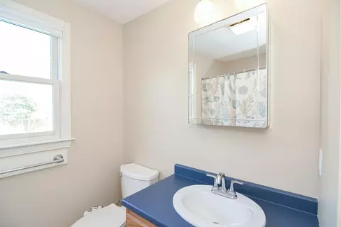 Bath - 836 Cotuit Rd, Mashpee, MA 02649 photo 3 of 4