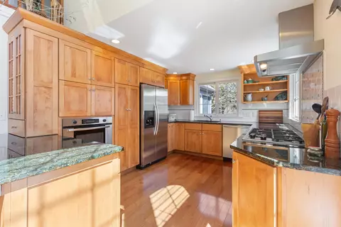 Kitchen - 5 Bens Way, Eastham, MA 02642 photo 2 of 4