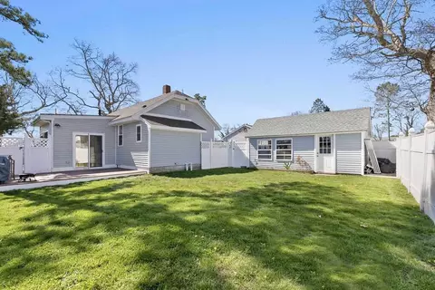 Exterior - 18 Howard St, Wareham, MA 02571 photo 2 of 2