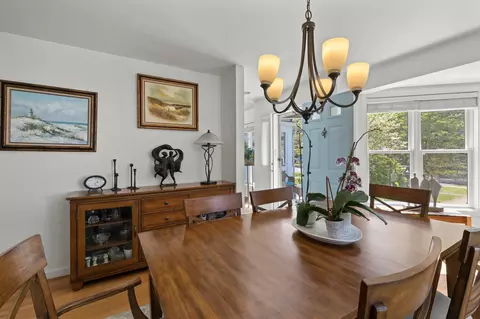 Entry Way - 7 Bob White Cres, Mashpee, MA 02649 photo 2 of 2