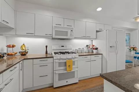 Kitchen - 7 Bob White Cres, Mashpee, MA 02649 photo 1 of 3