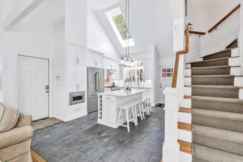 Kitchen - 8 Shore Dr, Mashpee, MA 02649 photo 5 of 6