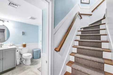 Entry Way - 8 Shore Dr, Mashpee, MA 02649 photo 2 of 4