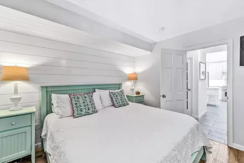 Bedroom - 8 Shore Dr, Mashpee, MA 02649 photo 2 of 13