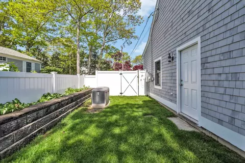 Exterior - 8 Shore Dr, Mashpee, MA 02649 photo 7 of 8