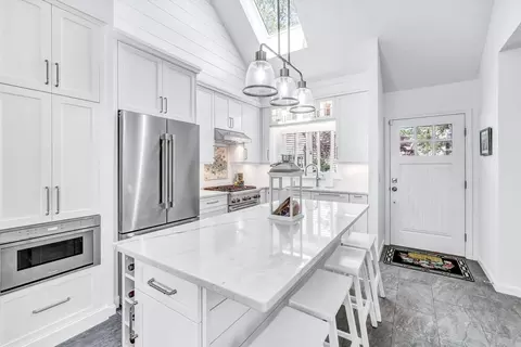 Kitchen - 8 Shore Dr, Mashpee, MA 02649 photo 6 of 6