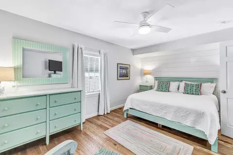 Bedroom - 8 Shore Dr, Mashpee, MA 02649 photo 3 of 13