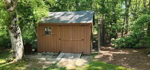 Exterior - 5 Autumn Dr, Mashpee, MA 02649 photo 5 of 7