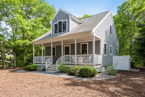 305 Monomoscoy Rd, Mashpee, MA 02649 photo 2