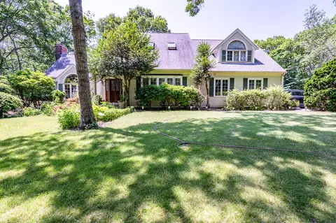 2 Marie Ln, East Sandwich, MA 02537
