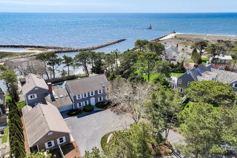 11 Nons Rd, Harwich Port, MA 02646
