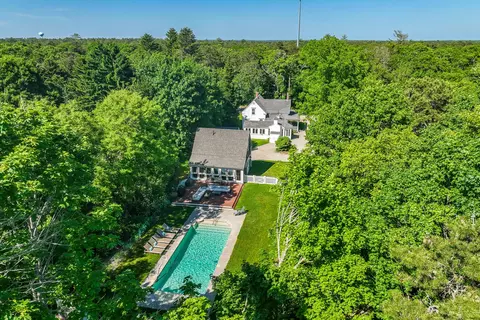 391 Main St, Cotuit, MA 02635 photo 1