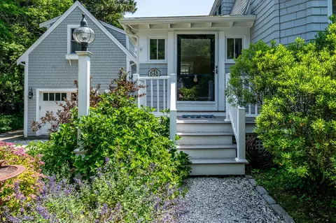 Exterior - 545 S Main St, Centerville, MA 02632 photo 7 of 13