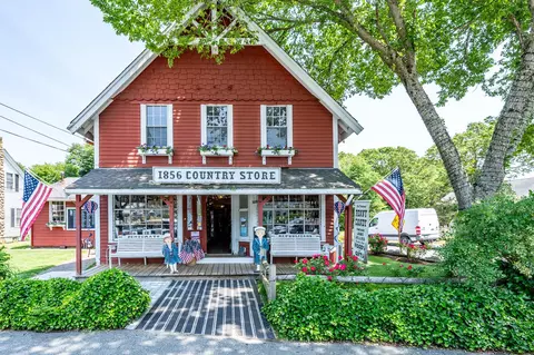 Exterior - 545 S Main St, Centerville, MA 02632 photo 13 of 13