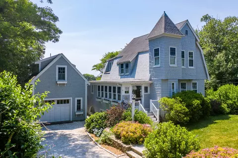 Exterior - 545 S Main St, Centerville, MA 02632 photo 2 of 13