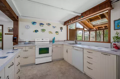 Kitchen - 16 Nutmeg Ln, Eastham, MA 02642 photo 3 of 4