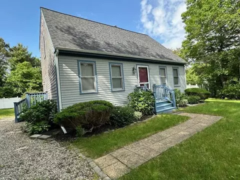 709 Old Barnstable Rd, Mashpee, MA 02649 photo 2