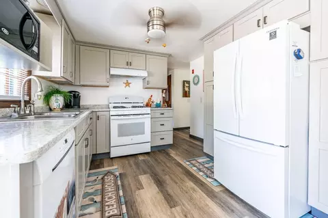 Kitchen - 106 Old Great Neck Rd, Mashpee, MA 02649 photo 2 of 2