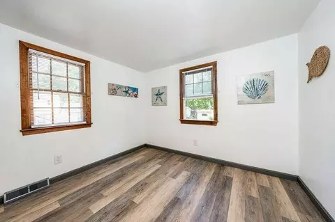 Bedroom - 106 Old Great Neck Rd, Mashpee, MA 02649 photo 2 of 2